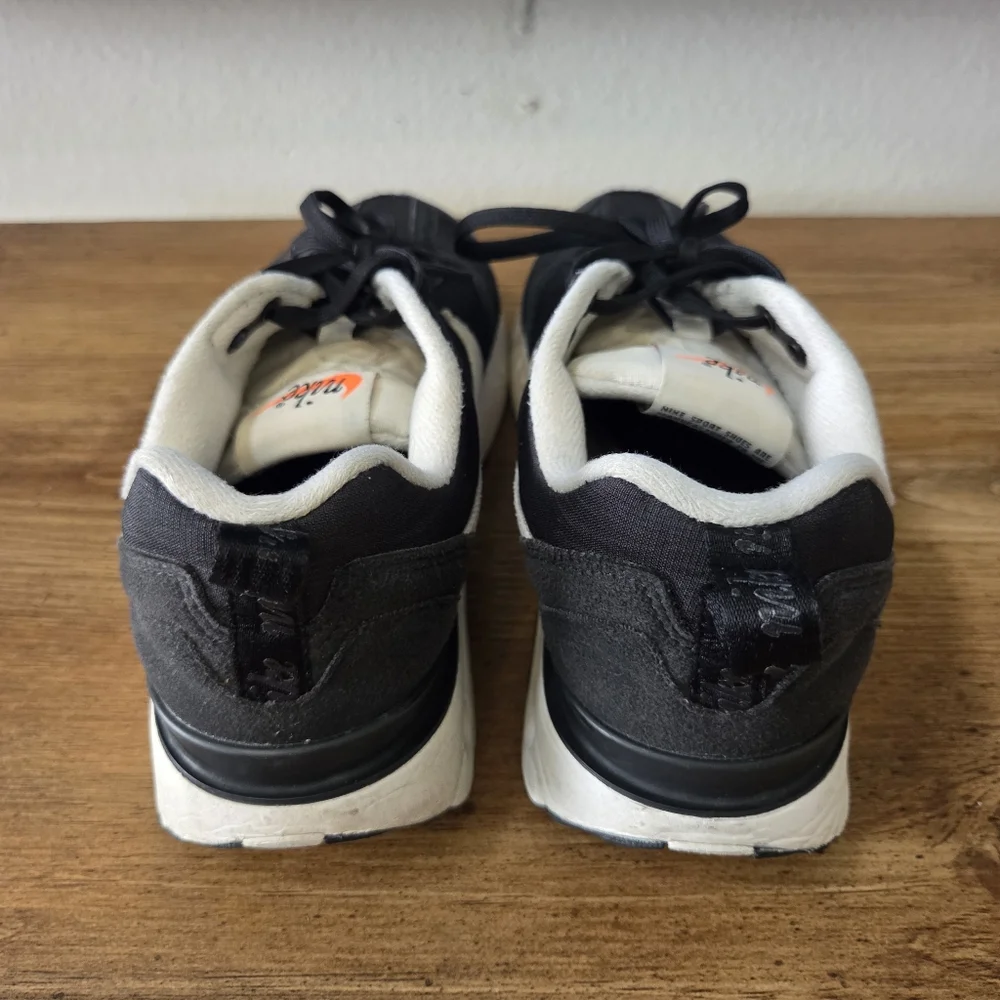 NIKE Air Max Dawn ~ Black Running Shoes / Sneakers ~ Size 5.5Y  DH3157-002